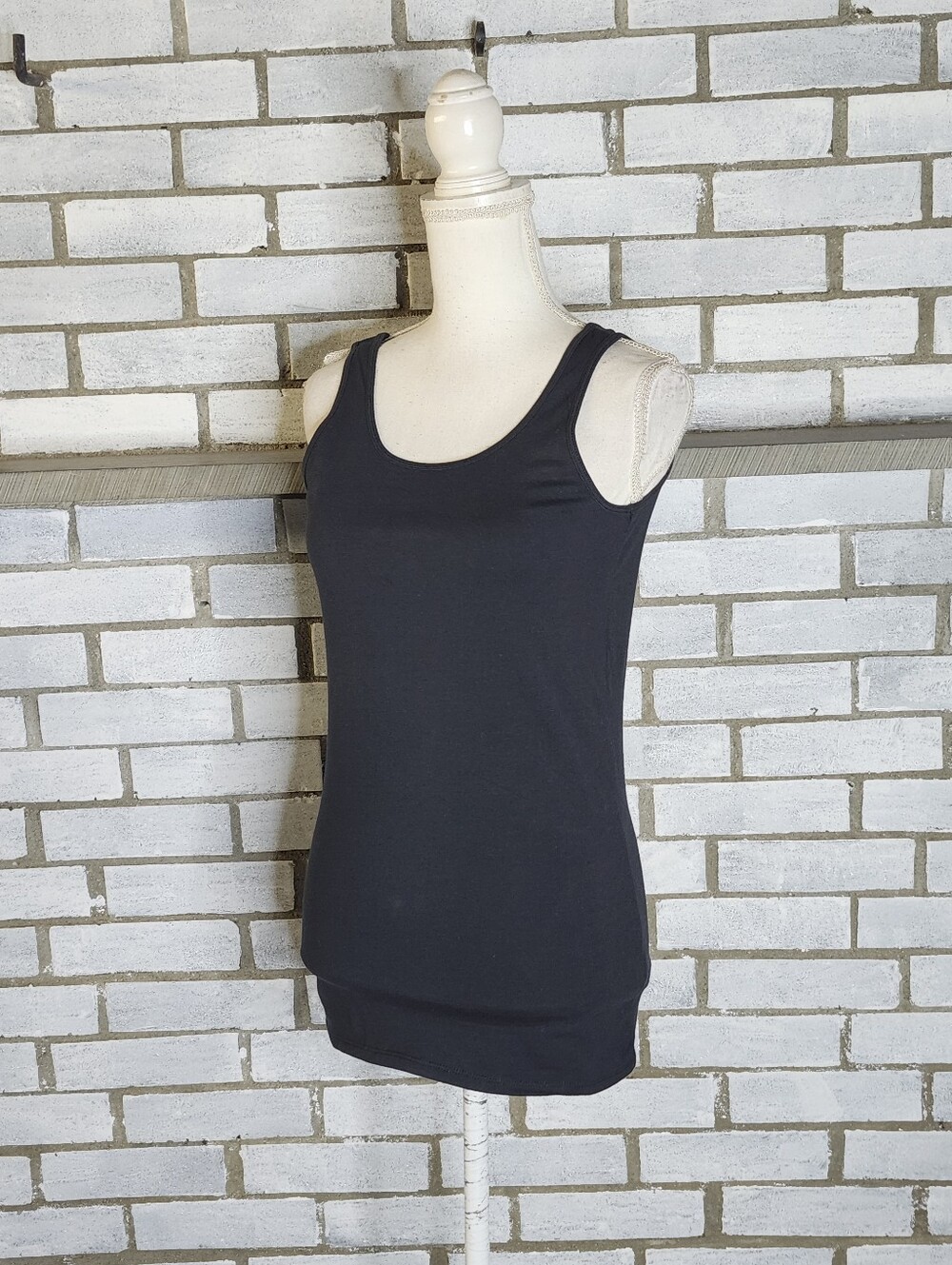 • Duluth Trading Co No-Yank Tank Top Womens Small S Black Scoop Neck Cami NWOT